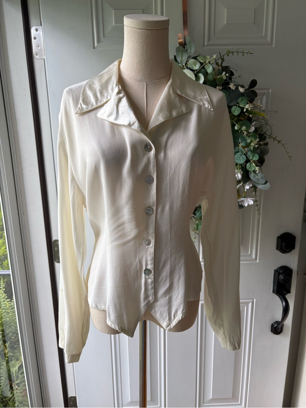 Vintage 80’s Classic Cream Button-Front Long-Sleeve Blouse